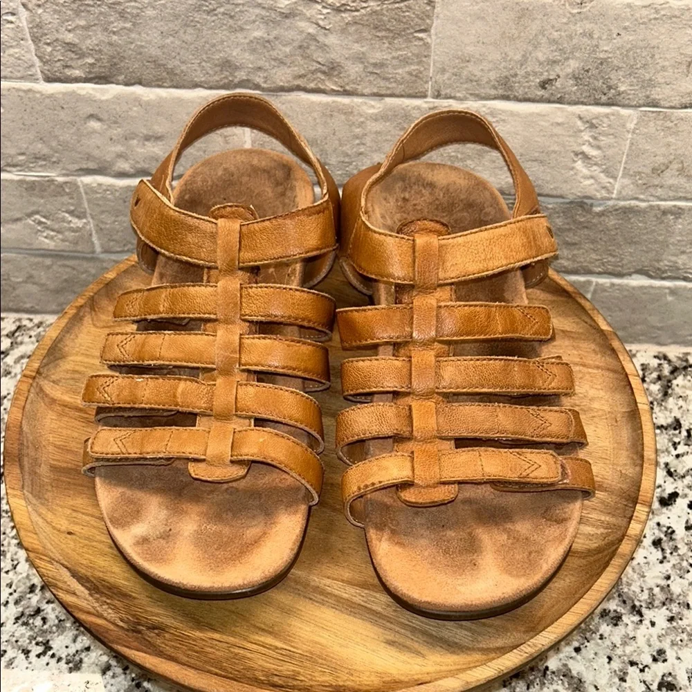 Vionic Women's Tan Leather Sandals